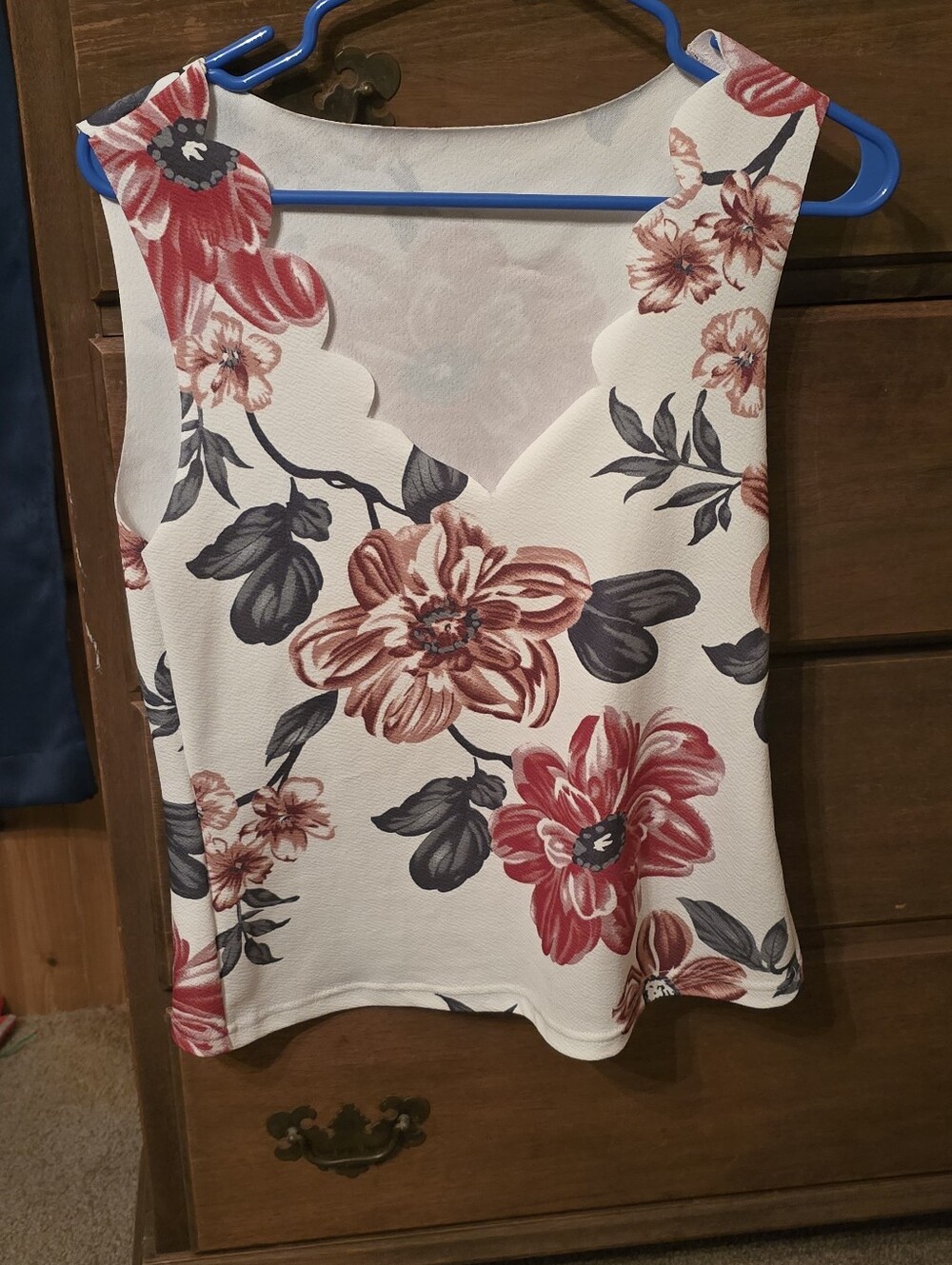 SHEIN White Floral Scallop V-Neck Camisole with Red and Gray Flowers